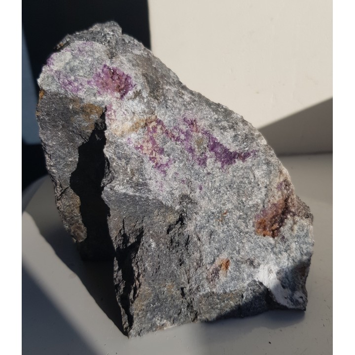 Krystaliczny amesyt chromowy z Tąpadeł k. Sobótki