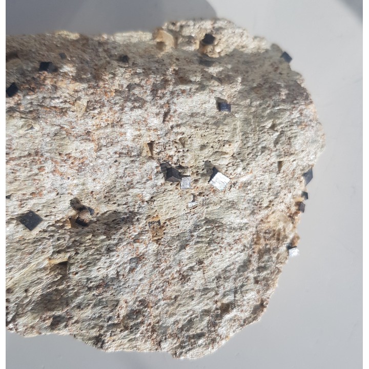 Piryt w łupku serycytowo-kwarcowym z Wojcieszowa