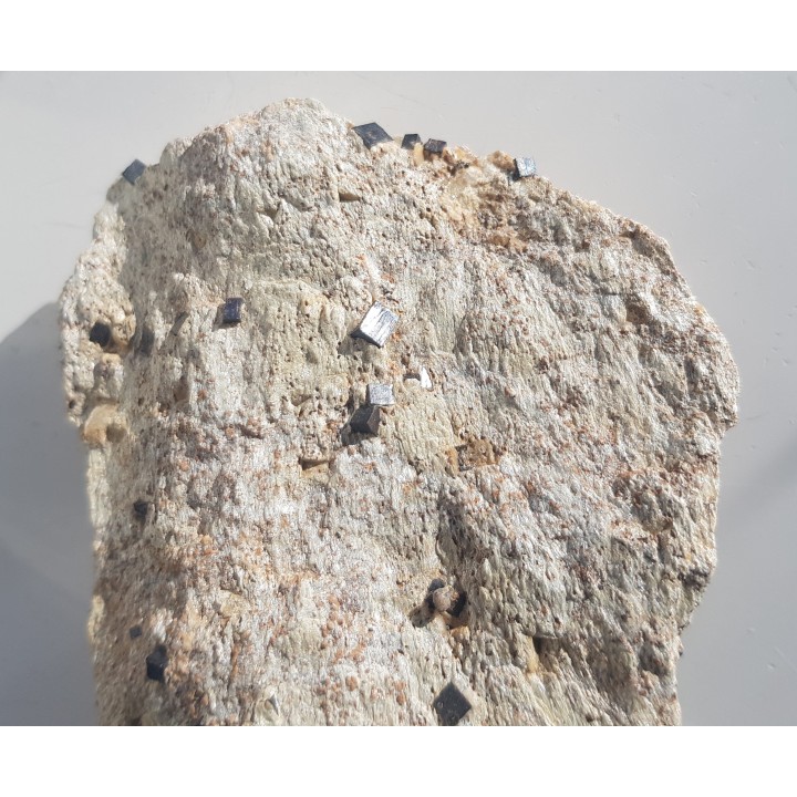 Piryt w łupku serycytowo-kwarcowym z Wojcieszowa