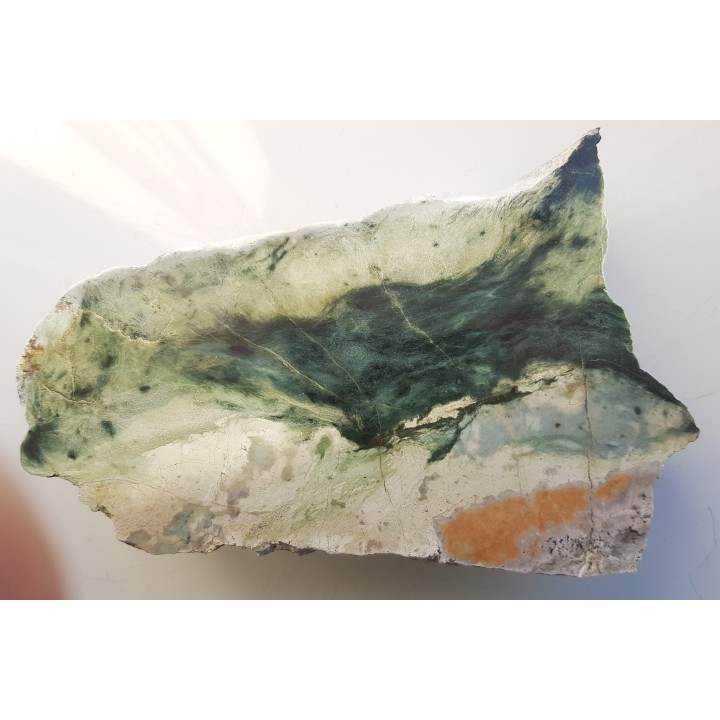 Nefryt na kontakcie z rodingitem z Jordanowa Śląskiego