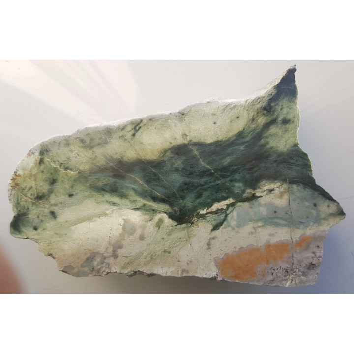 Nefryt na kontakcie z rodingitem z Jordanowa Śląskiego