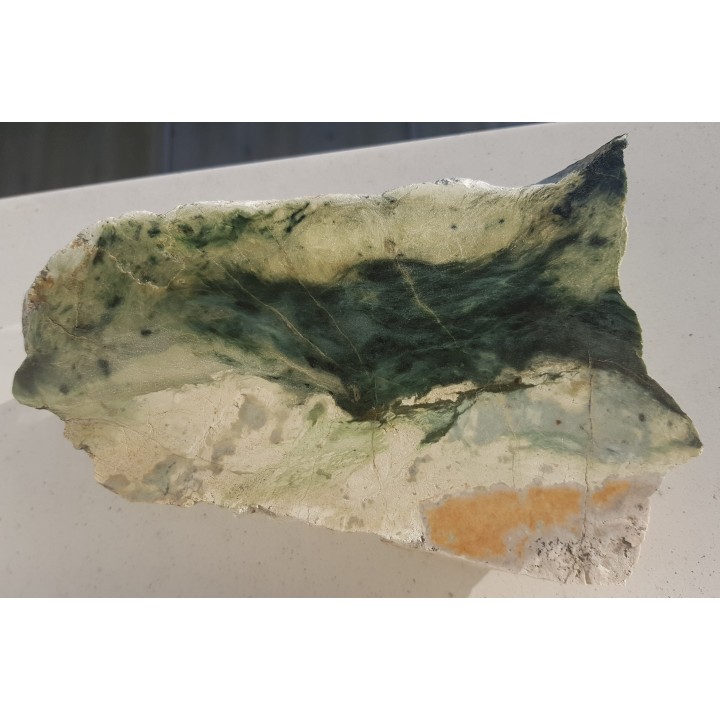 Nefryt na kontakcie z rodingitem z Jordanowa Śląskiego