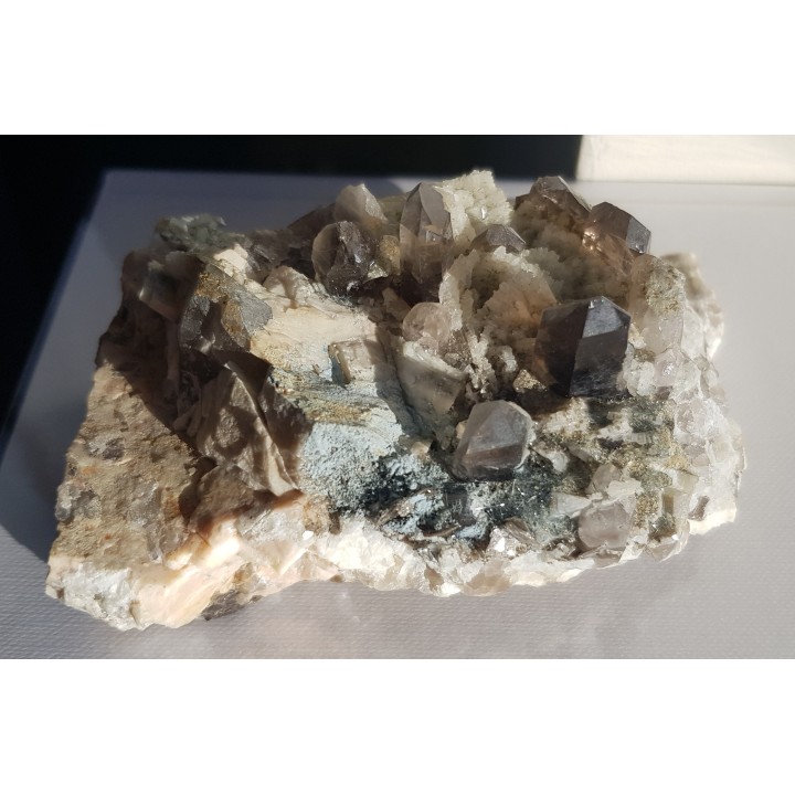 Szczotka kwarcowo-skaleniowa z turmalinami z Żółkiewki k. Strzegomia