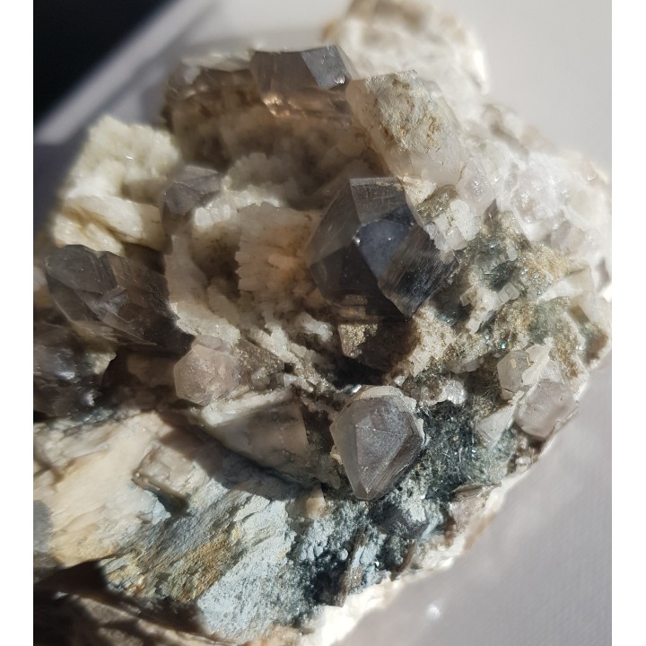 Szczotka kwarcowo-skaleniowa z turmalinami z Żółkiewki k. Strzegomia