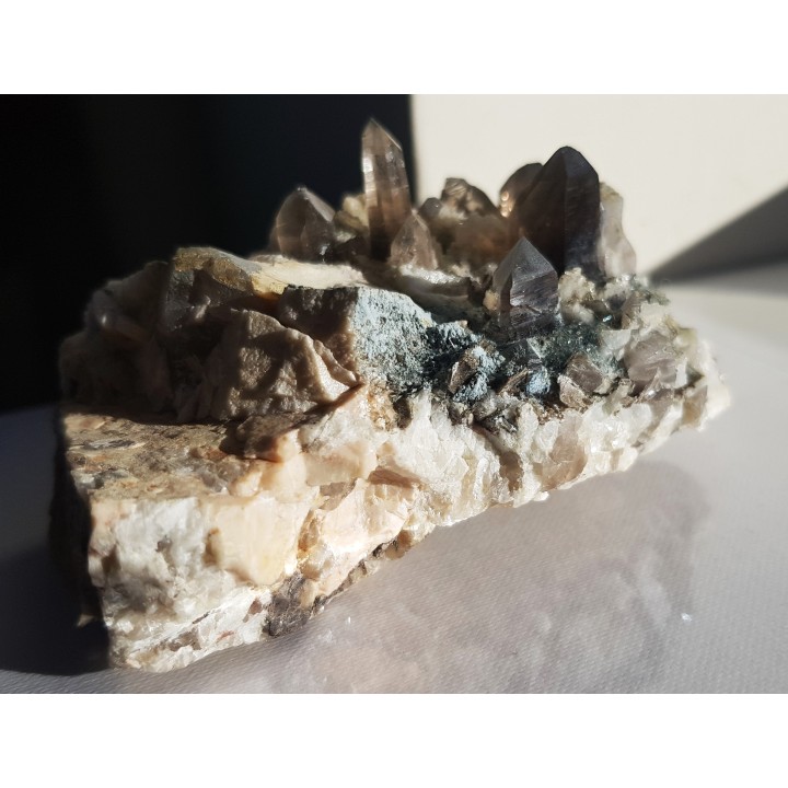 Szczotka kwarcowo-skaleniowa z turmalinami z Żółkiewki k. Strzegomia