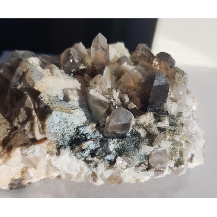 Szczotka kwarcowo-skaleniowa z turmalinami z Żółkiewki k. Strzegomia