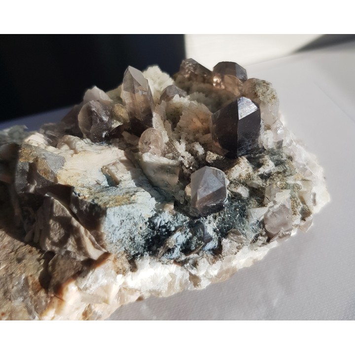 Szczotka kwarcowo-skaleniowa z turmalinami z Żółkiewki k. Strzegomia