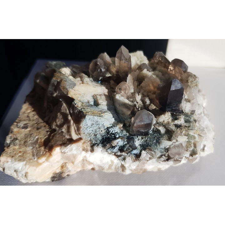 Szczotka kwarcowo-skaleniowa z turmalinami z Żółkiewki k. Strzegomia