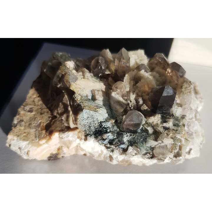 Szczotka kwarcowo-skaleniowa z turmalinami z Żółkiewki k. Strzegomia