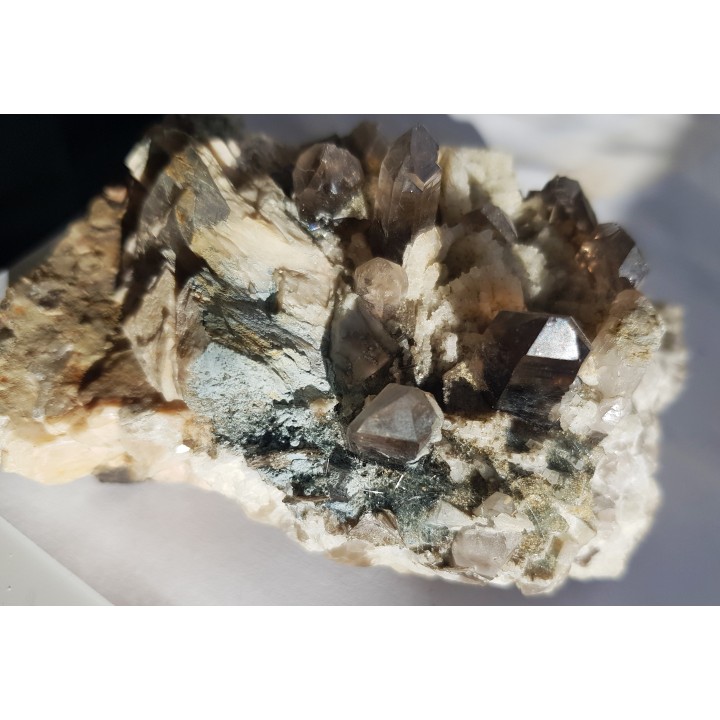 Szczotka kwarcowo-skaleniowa z turmalinami z Żółkiewki k. Strzegomia