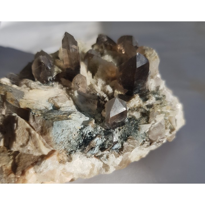 Szczotka kwarcowo-skaleniowa z turmalinami z Żółkiewki k. Strzegomia