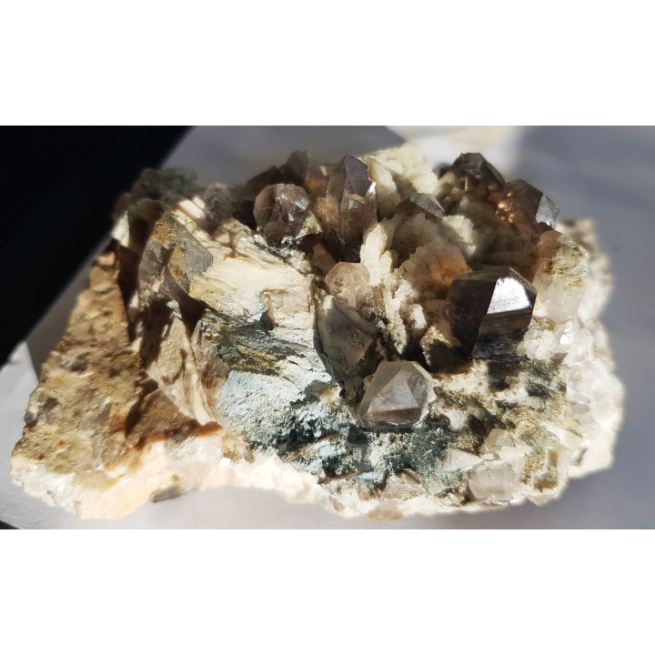 Szczotka kwarcowo-skaleniowa z turmalinami z Żółkiewki k. Strzegomia