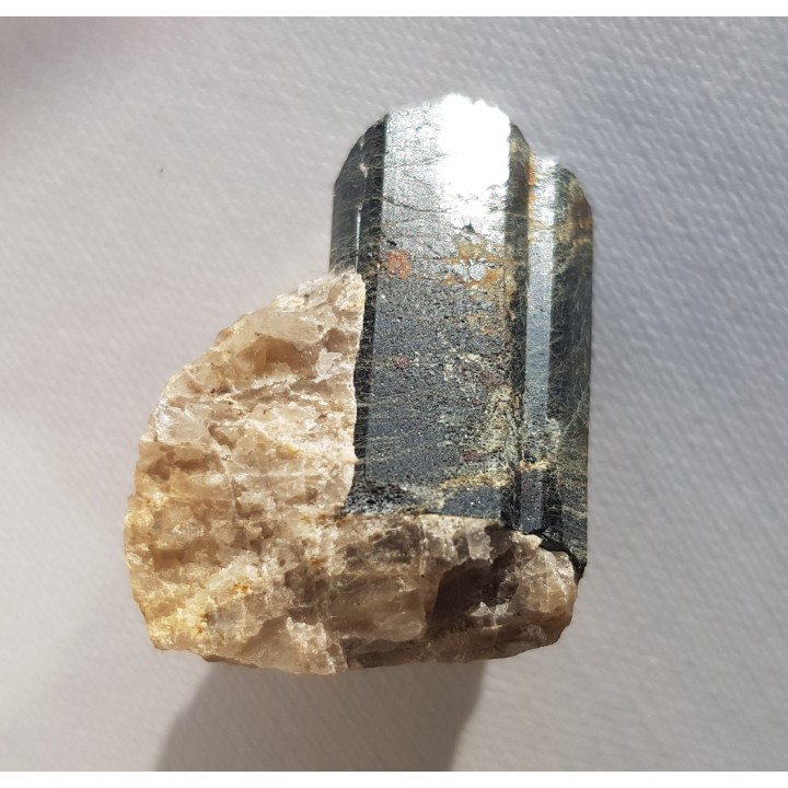 Kryształ turmalinu z Michałkowej