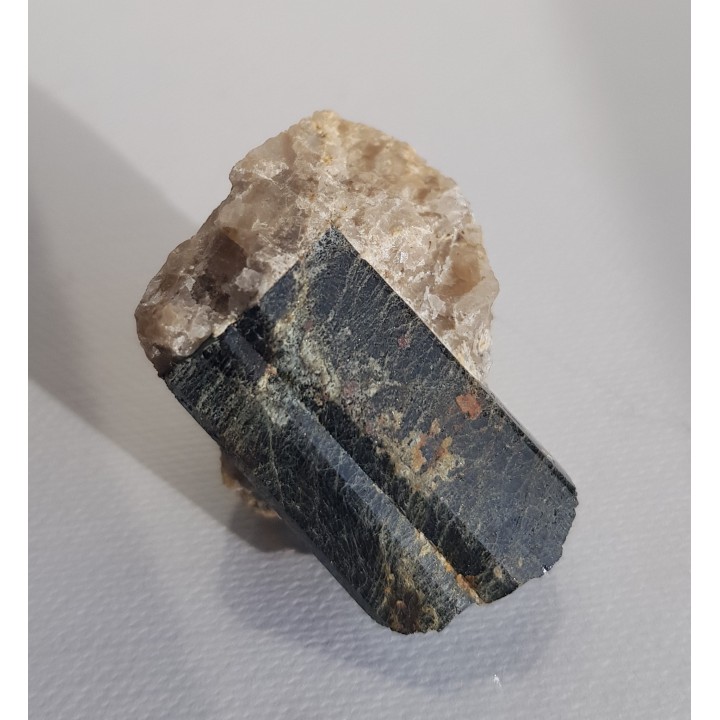 Kryształ turmalinu z Michałkowej