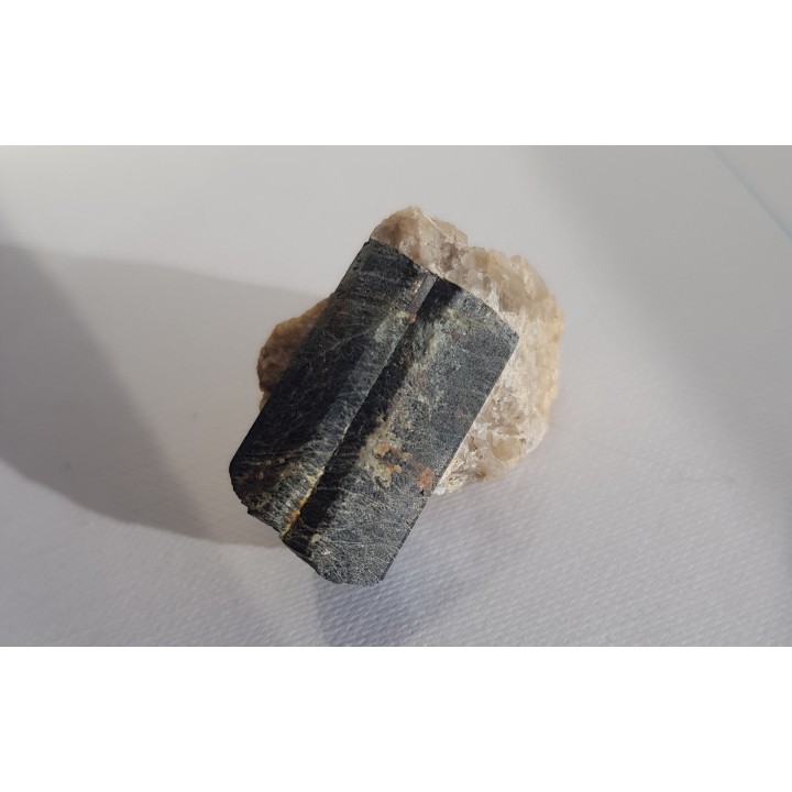 Kryształ turmalinu z Michałkowej