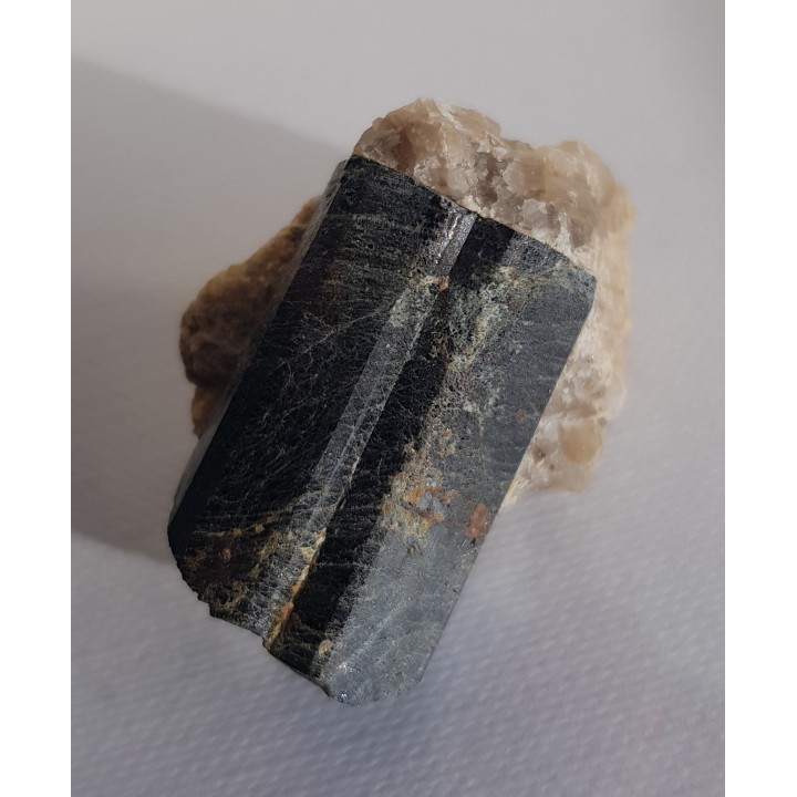 Kryształ turmalinu z Michałkowej