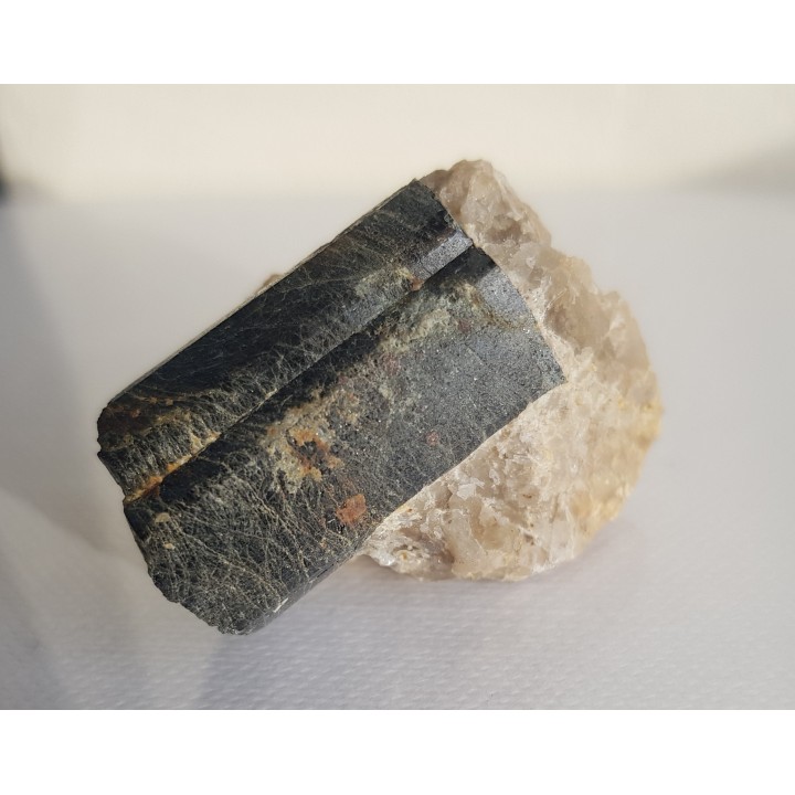 Kryształ turmalinu z Michałkowej