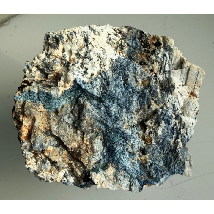 Wyjątkowy okaz dumortierytu z Peru