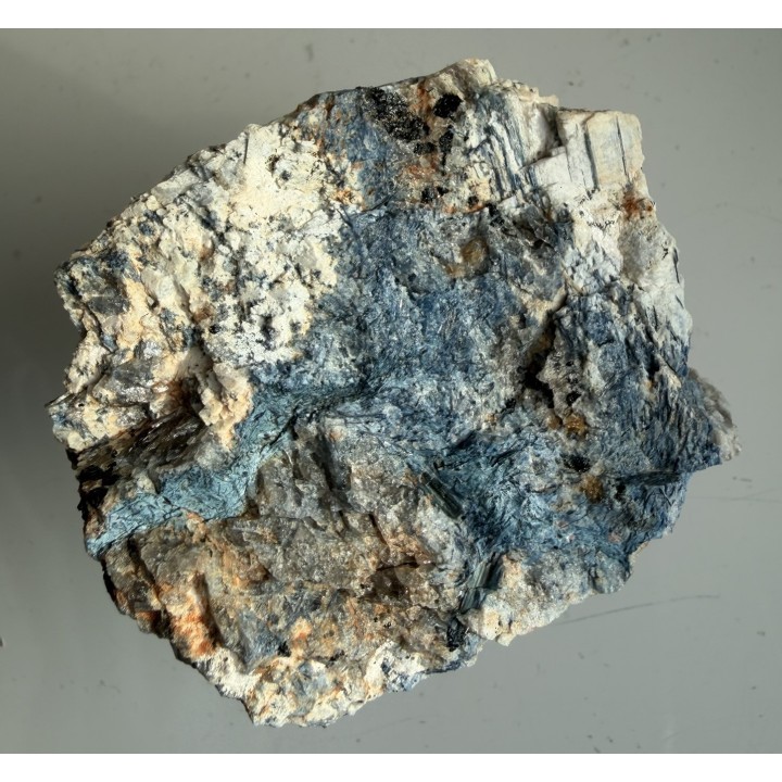 Wyjątkowy okaz dumortierytu z Peru