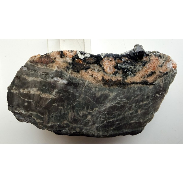 Granaty i pirotyn w skarnie z Kowar