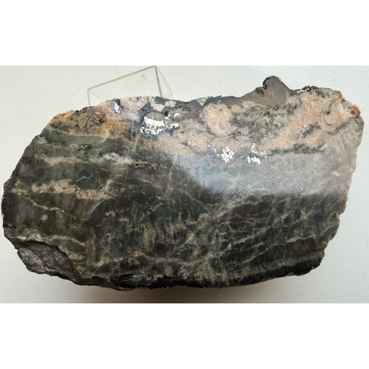 Granaty i pirotyn w skarnie z Kowar