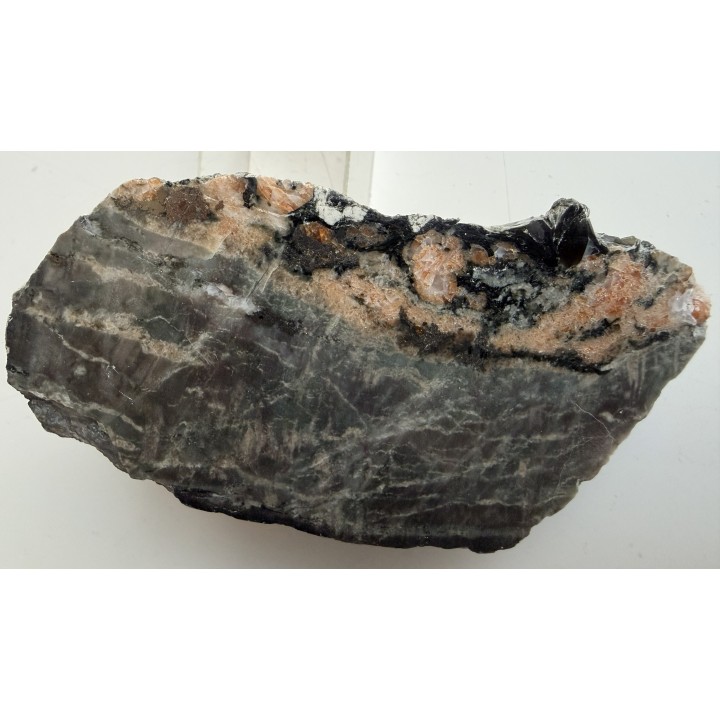 Granaty i pirotyn w skarnie z Kowar