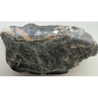 Granaty i pirotyn w skarnie z Kowar