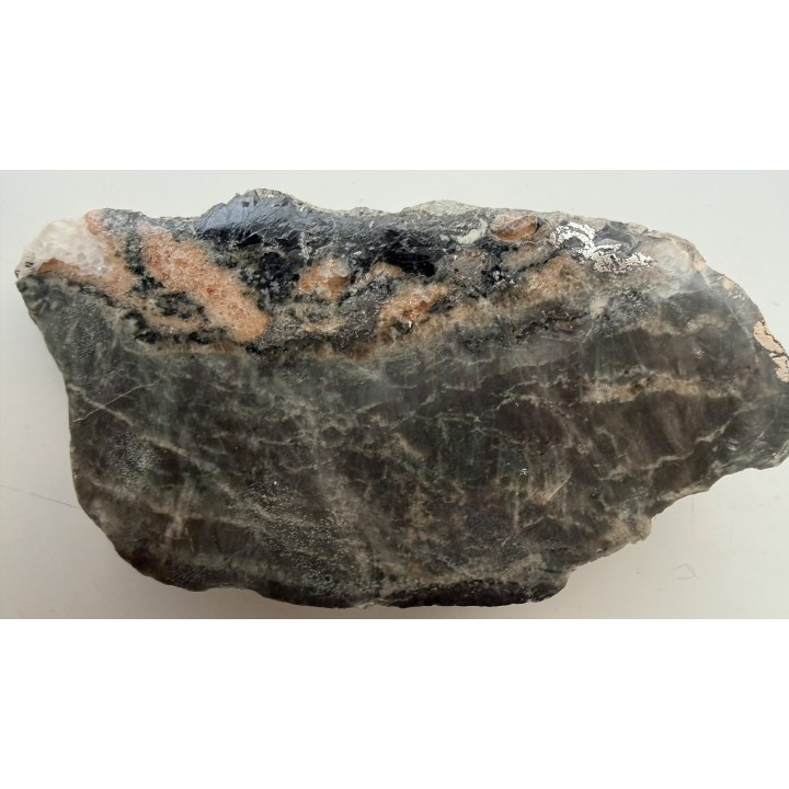 Granaty i pirotyn w skarnie z Kowar