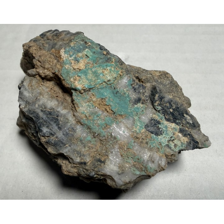 Turkus na skale macierzystej z Pustkowa Wilczkowskiego