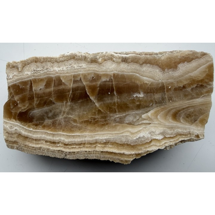 Polerowany okaz aragonitowo-kalcytowej polewy ze Sławniowic