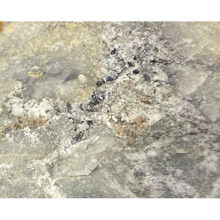 Spinele w dolomicie z Łażan k. Żarowa