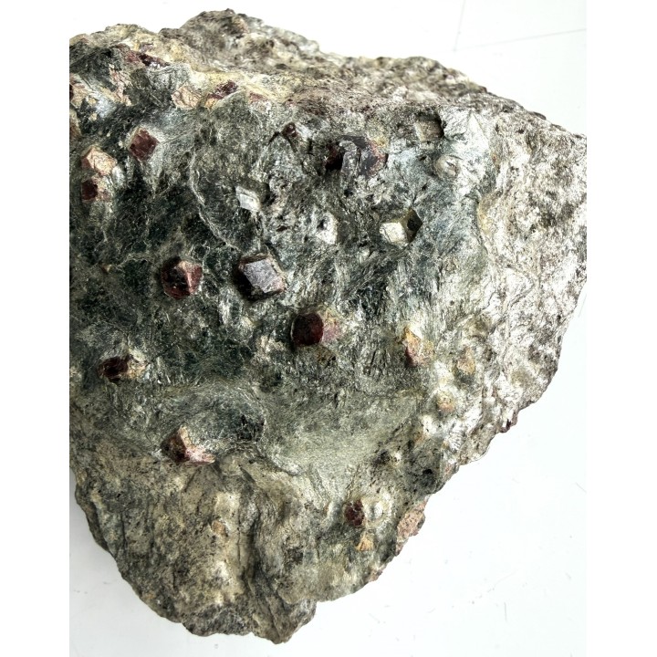 Granaty w łupku łyszczykowym z Krobicy