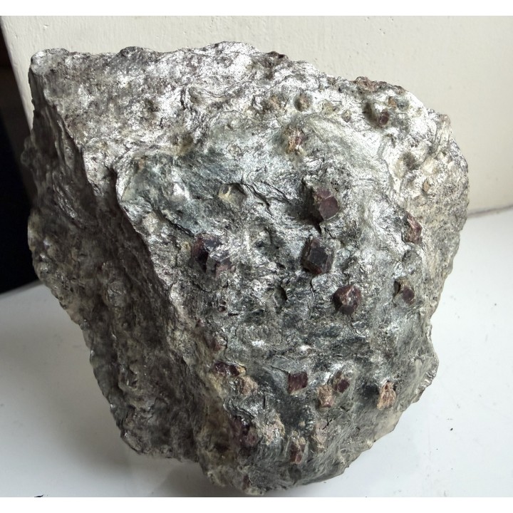 Granaty w łupku łyszczykowym z Krobicy