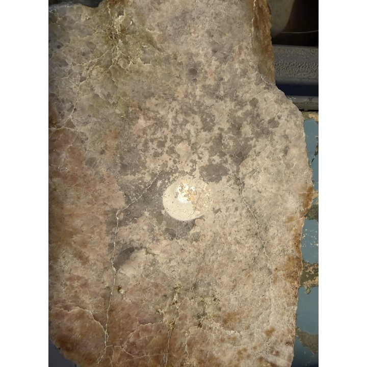 Duża płyta grejzenu z różowymi topazami z Wyrwaka