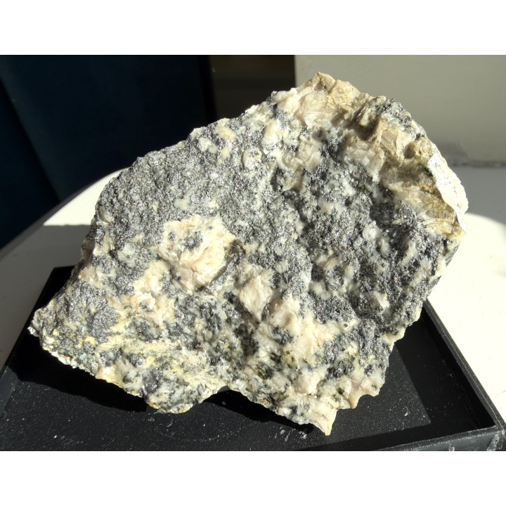 Chloantyt (niklowy skutterudyt) z Jachymova (Czechy)