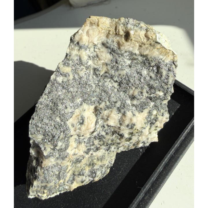 Chloantyt (niklowy skutterudyt) z Jachymova (Czechy)