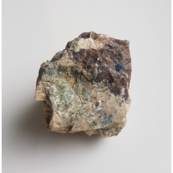 Pegmatoid z szafirem ze Złotego Stoku