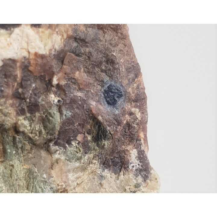 Pegmatoid z szafirem ze Złotego Stoku