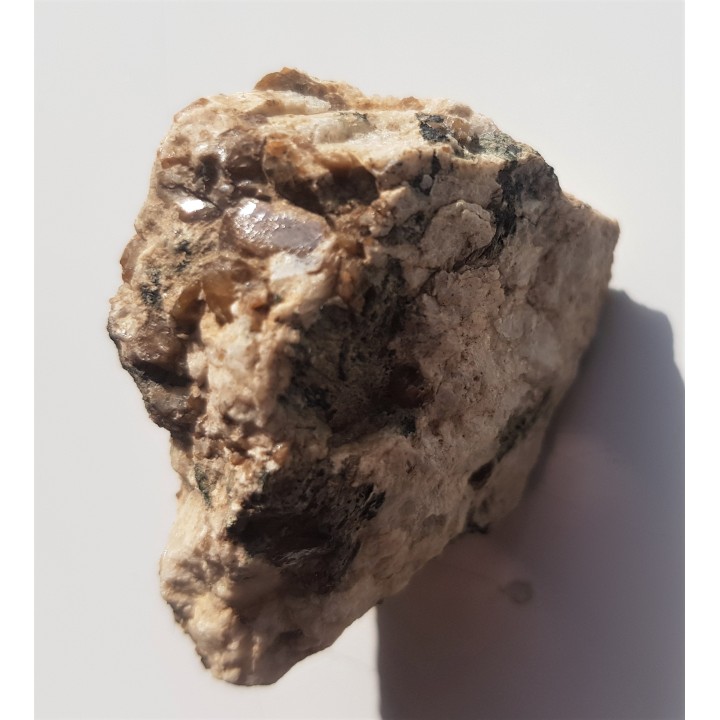 Skupienie idealnie wykształconych kryształów tytanitu