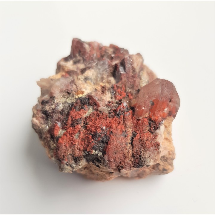 Szczotka kwarców z hematytem z okolic Jeleniej Góry