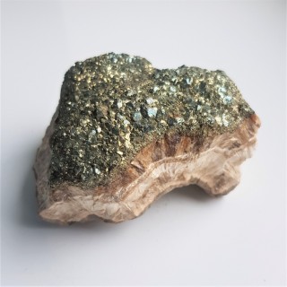 Okaz barytu pokrytego markasytem z LGOM