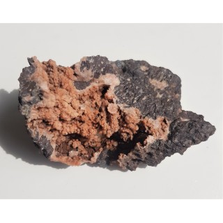 Epistilbit w pustkach melafirów z Suszyny