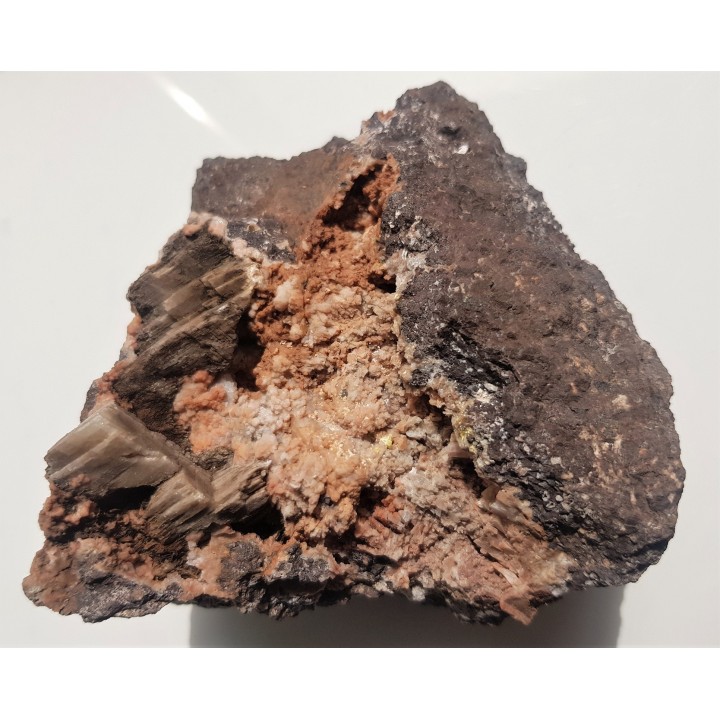 Epistilbit w pustkach melafirów z Suszyny