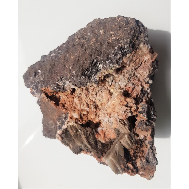 Epistilbit w pustkach melafirów z Suszyny