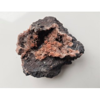 Epistilbit w pustkach melafirów z Suszyny