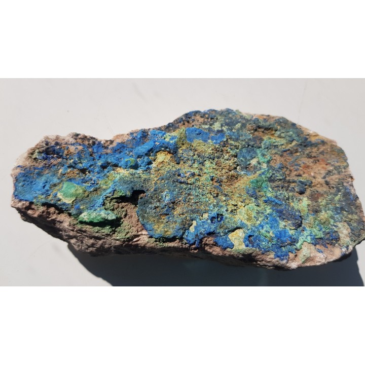 Grube naskorupienia azurytu i malachitu na dewońskim wapieniu z Miedzianki w G. Świętokrzyskich