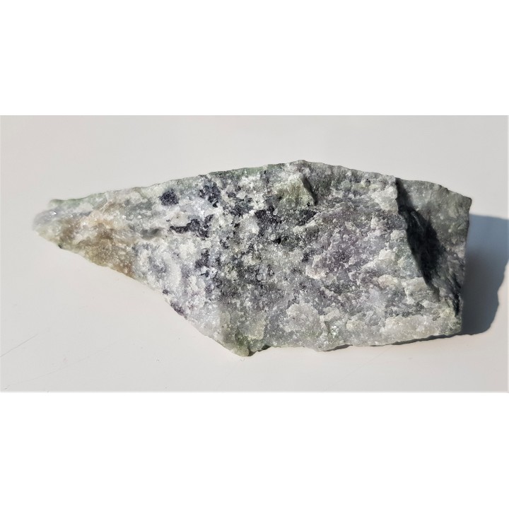 Spinele w marmurze z Łażan k. Żarowa