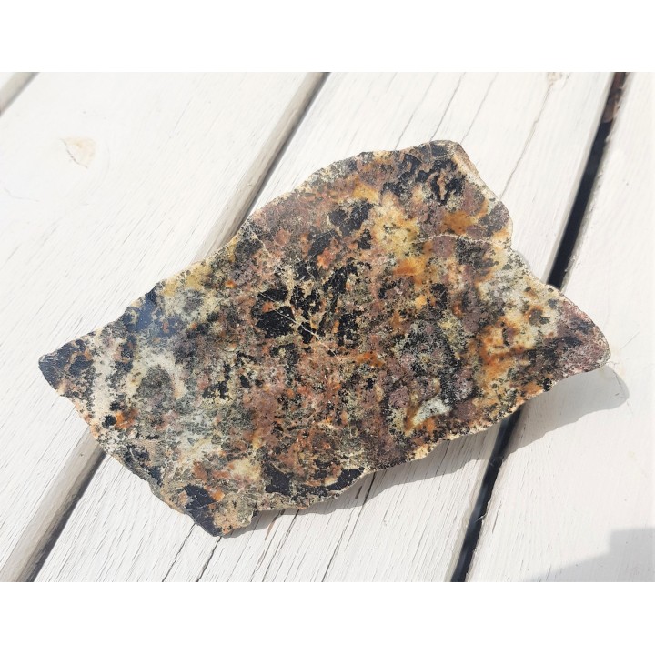 Polerowany okaz granulitu