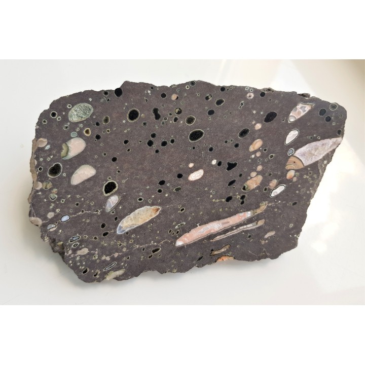 Polerowany melafir migdałowcowy z Lubiechowej