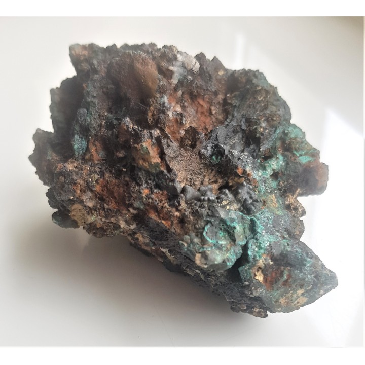 Malachit i naciekowy goethyt w żelaziaku brunatnym z Gór Kaczawskich